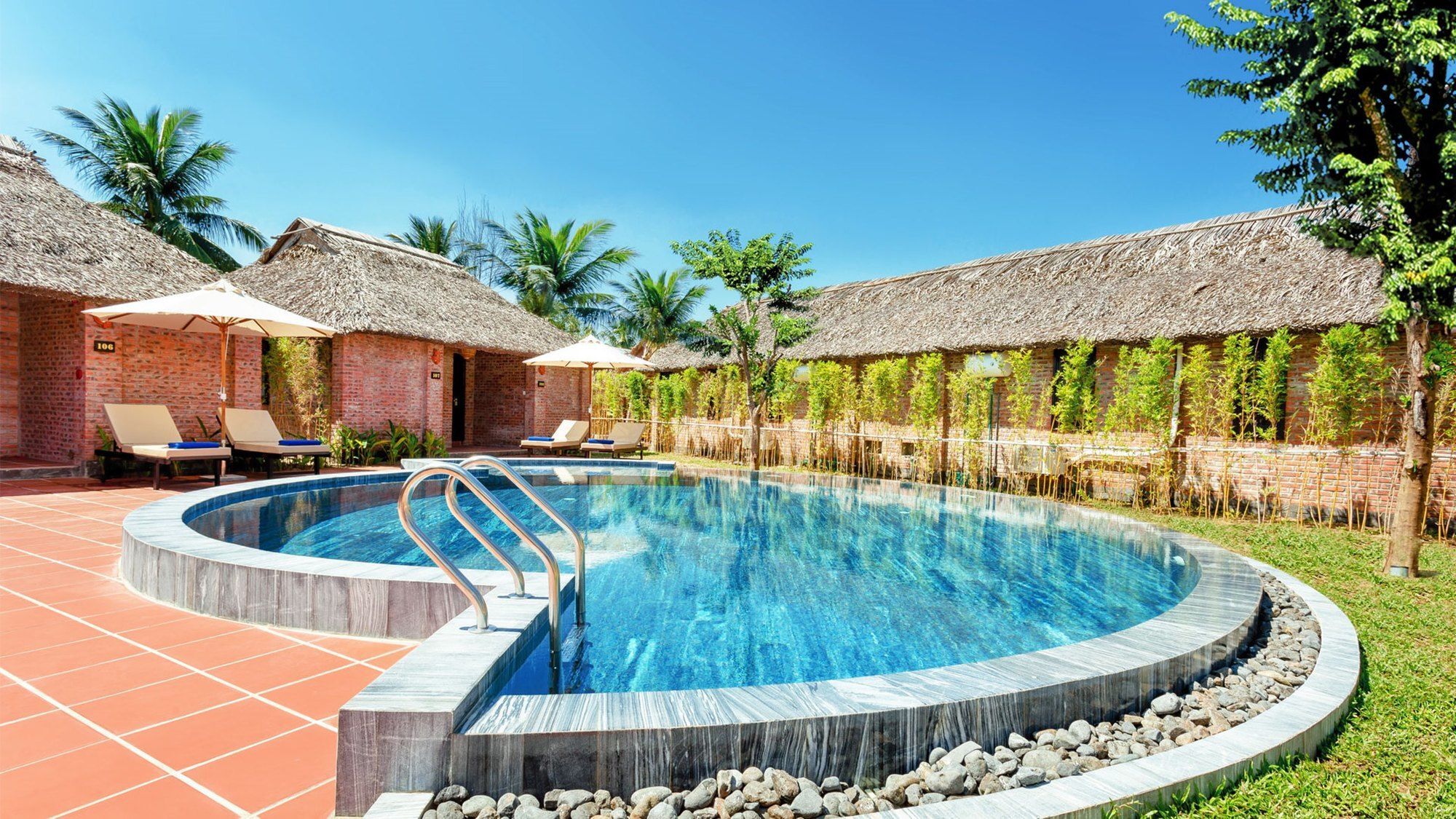 Resort Boutique Cam Thanh 4*
