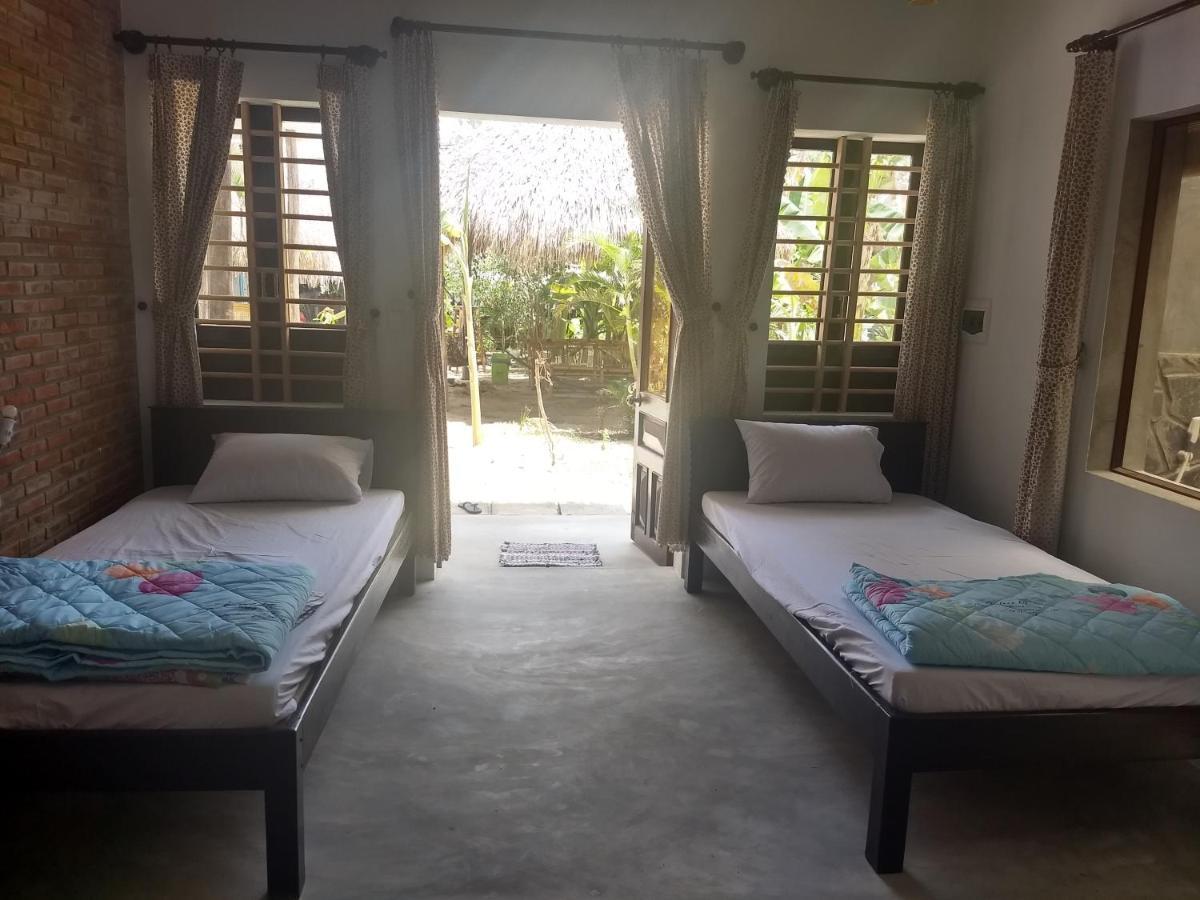 The Seaside And Bar Homestay *
