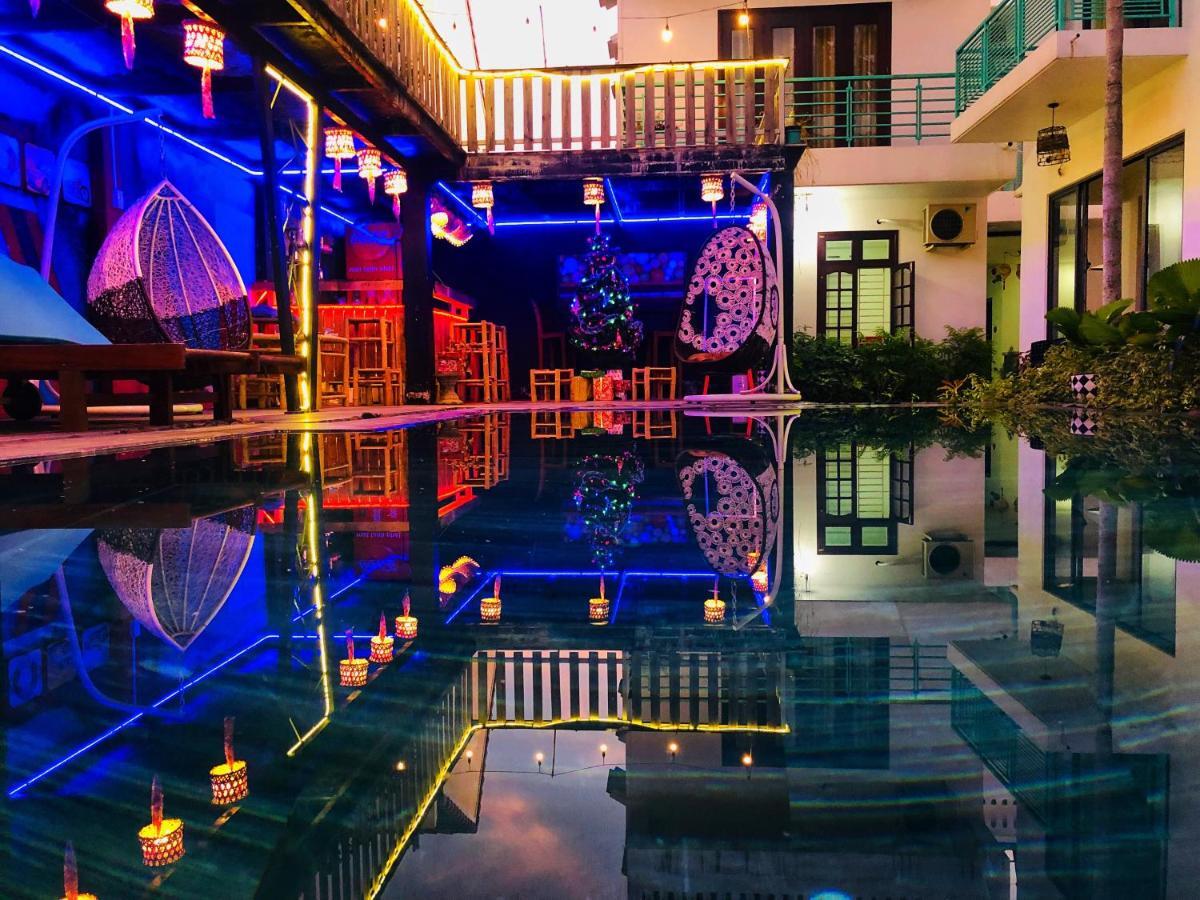 Sunny Riverside Villa *