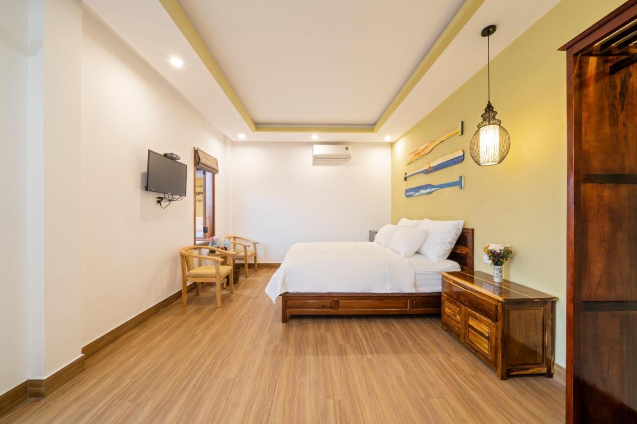 Blue Whale Homestay *
