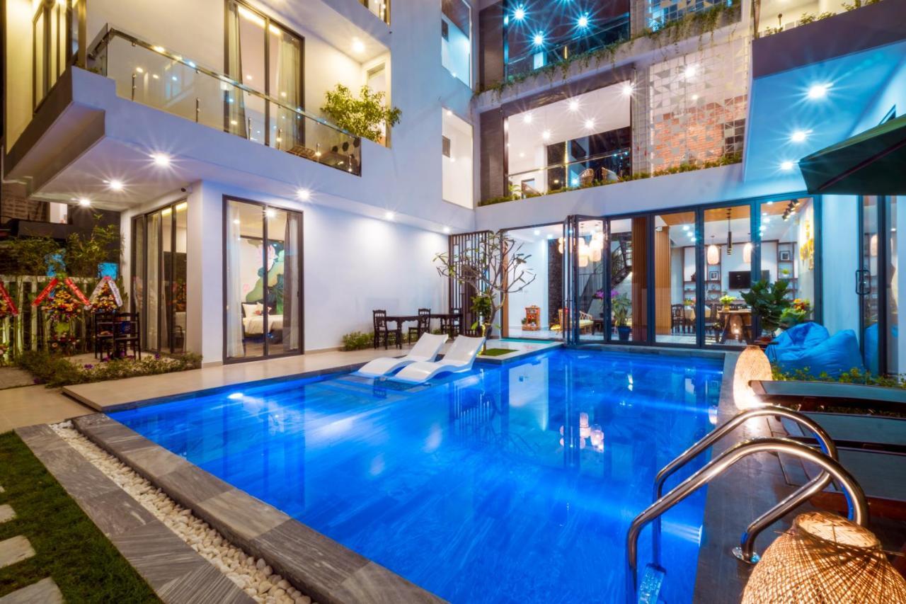 Gravel Pool & Villa