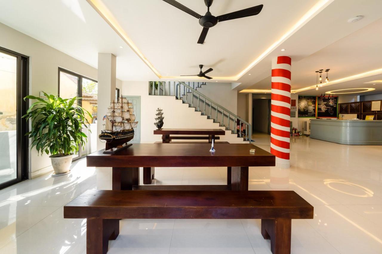 Bed Station & Pool Bar 