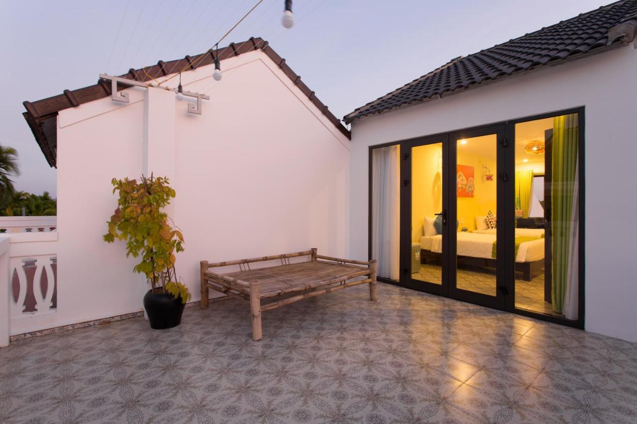 Sunny Riverside Villa *