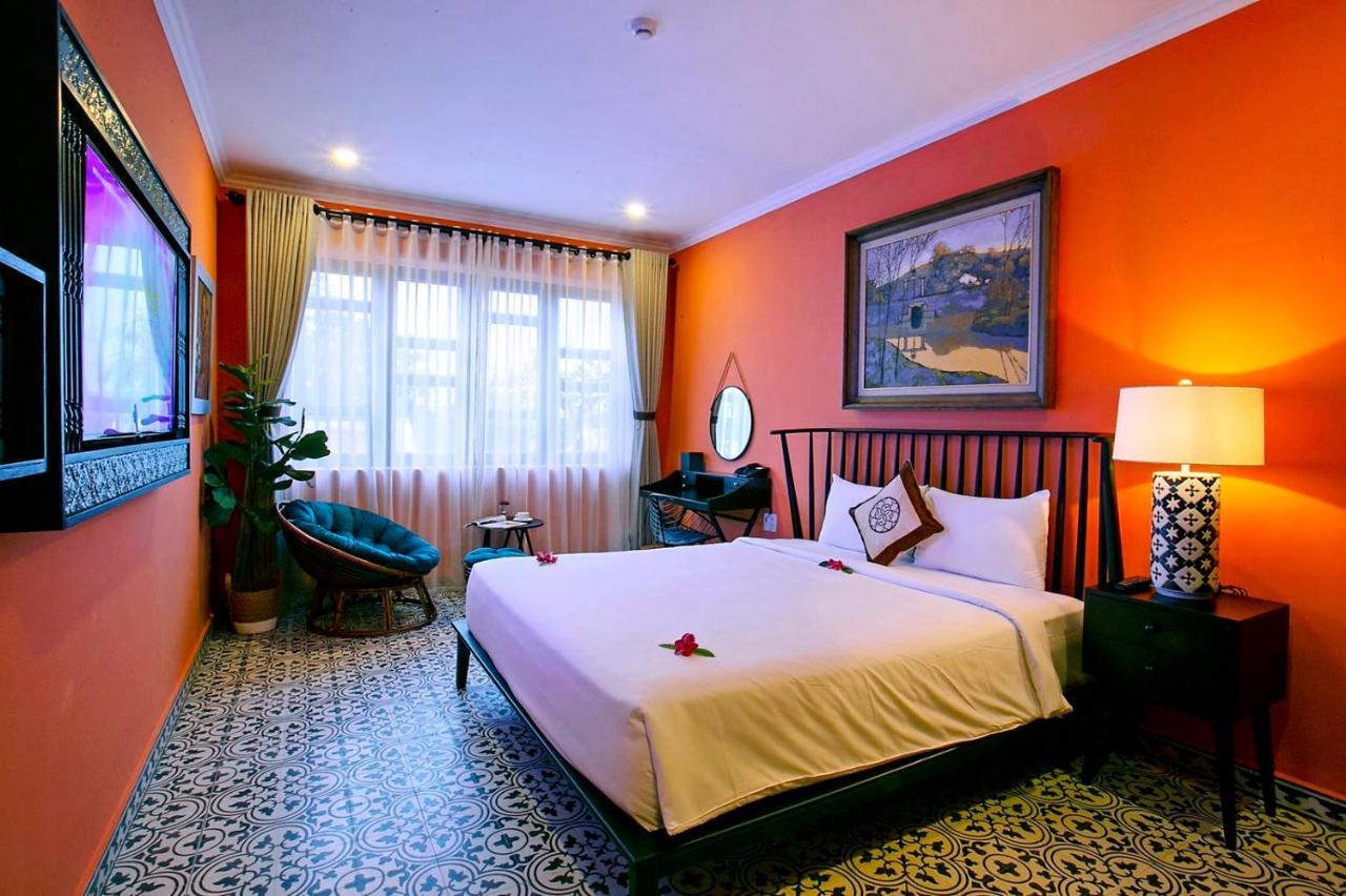 Oriental Hotel 4*