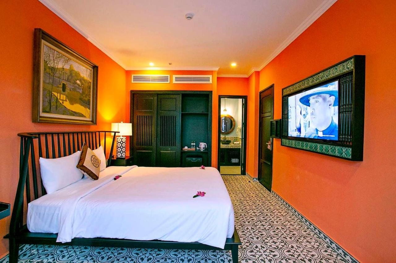Oriental Hotel 4*