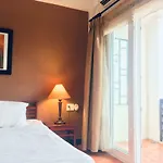 Kiki Hostel & Pool Club