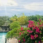 Kiki Hostel & Pool Club