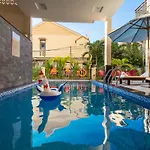 Ideal Villa And Hostel
