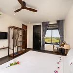 The Boathouse Riverside Homestay