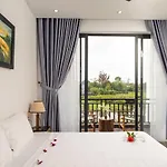 The Boathouse Riverside Homestay