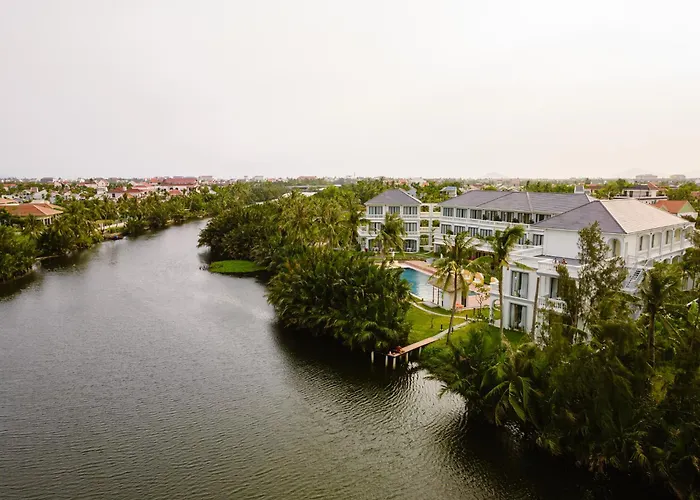 Moodhoian Riverside Resort & Spa