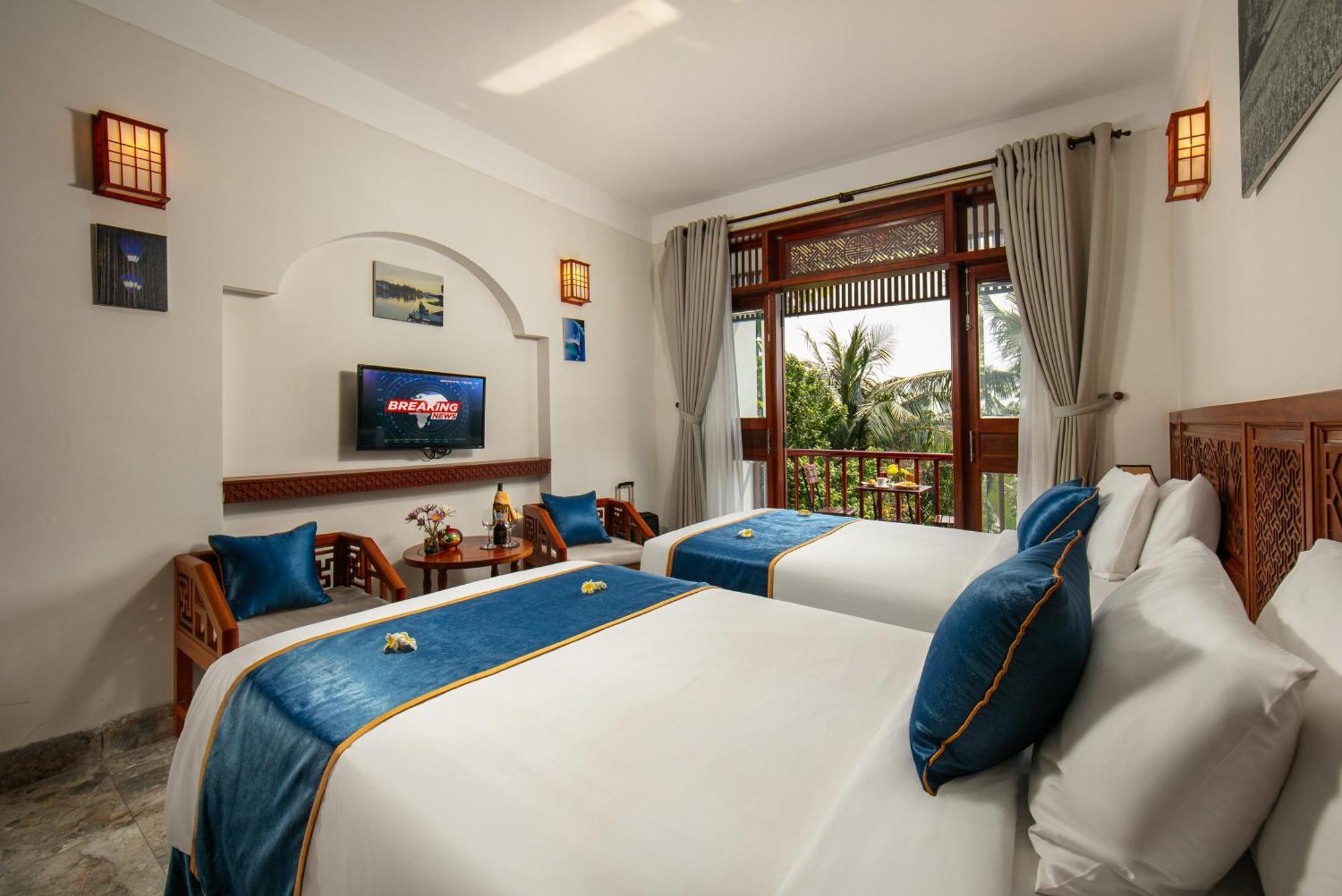 Riverside & Hoi An