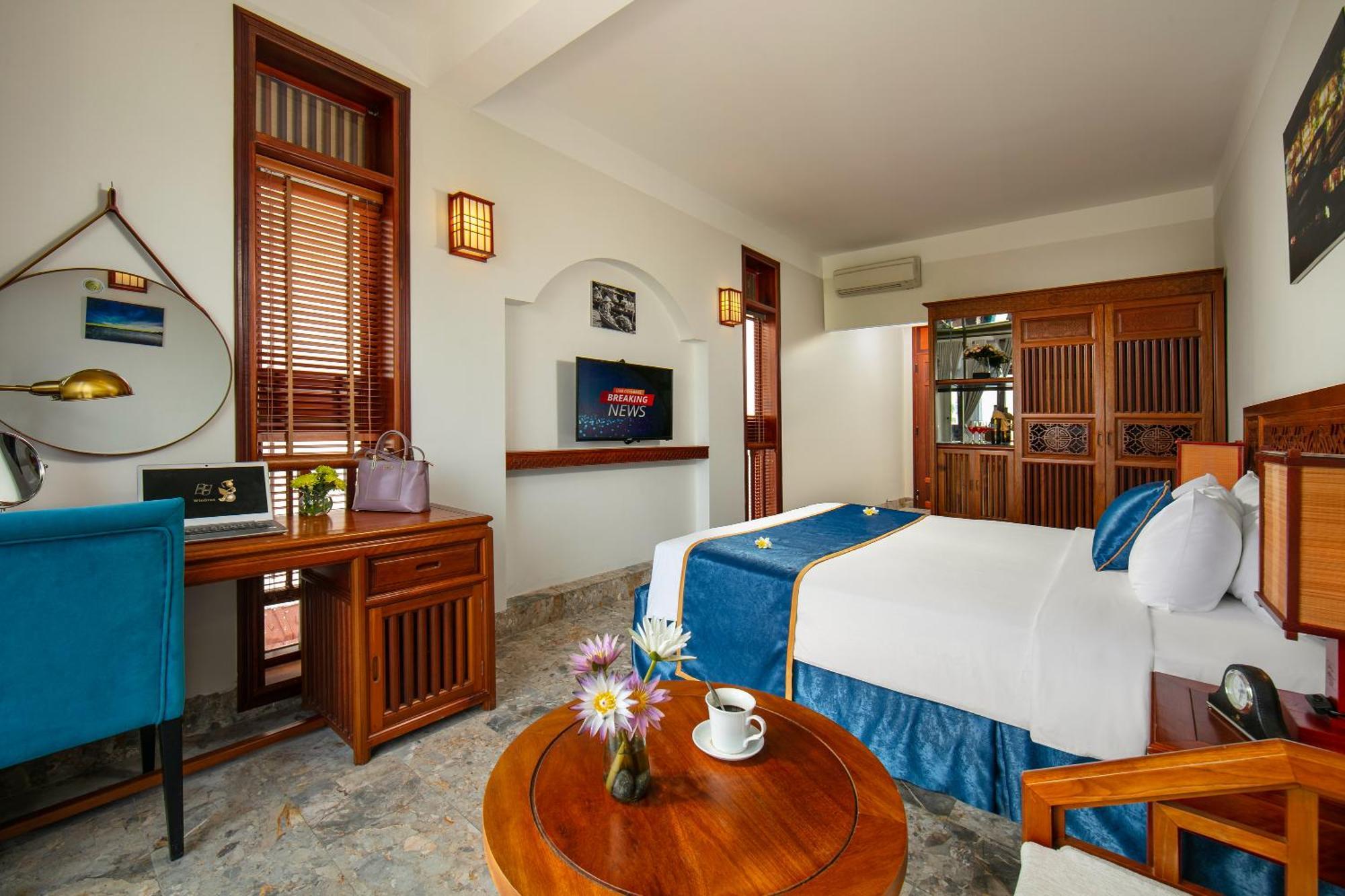 Riverside & Hoi An