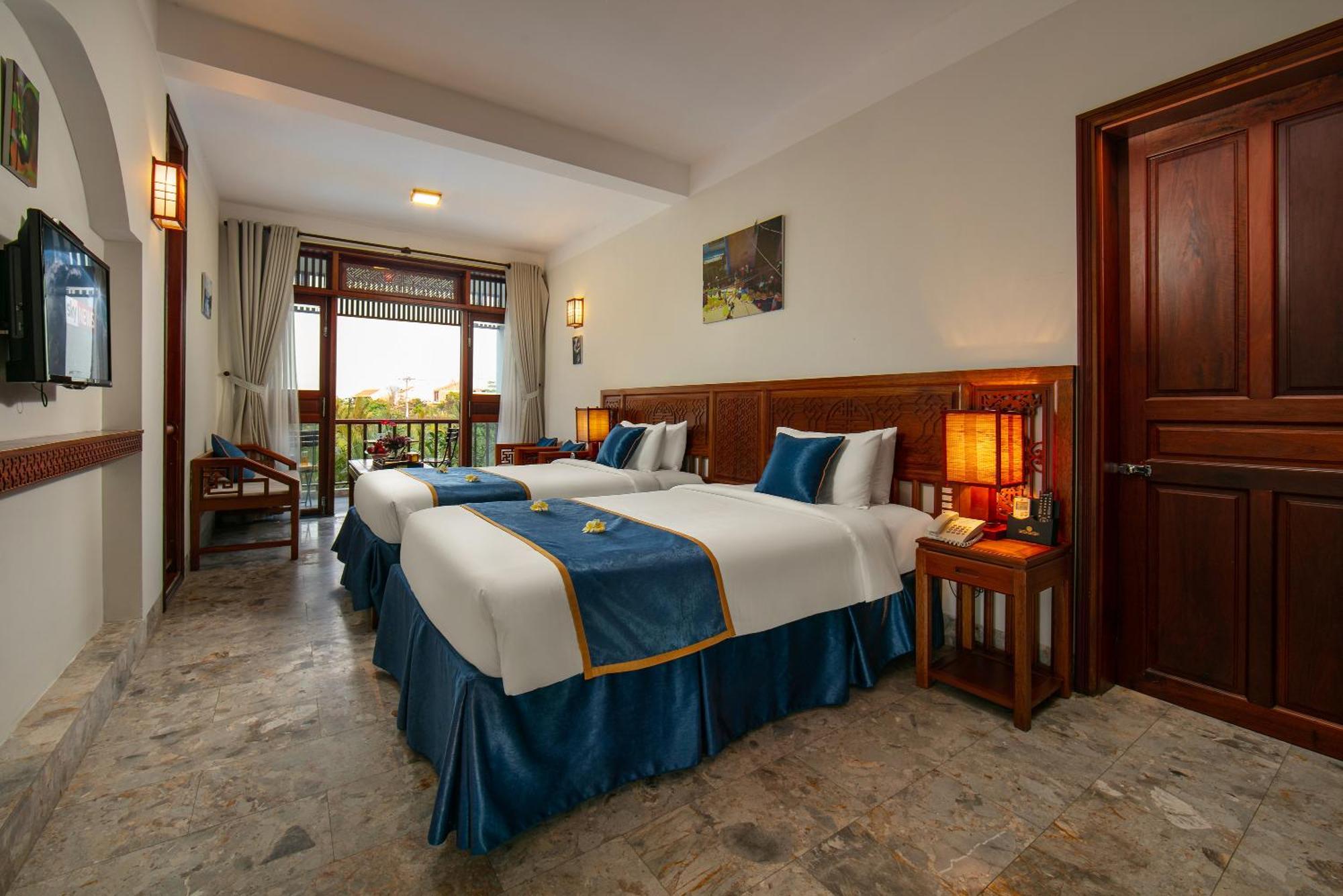 Riverside & Hoi An