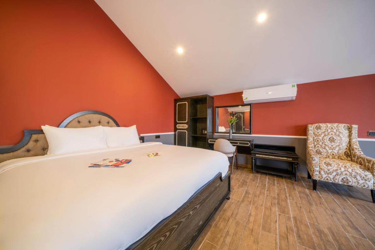 Athenia Boutique & Hoi An
