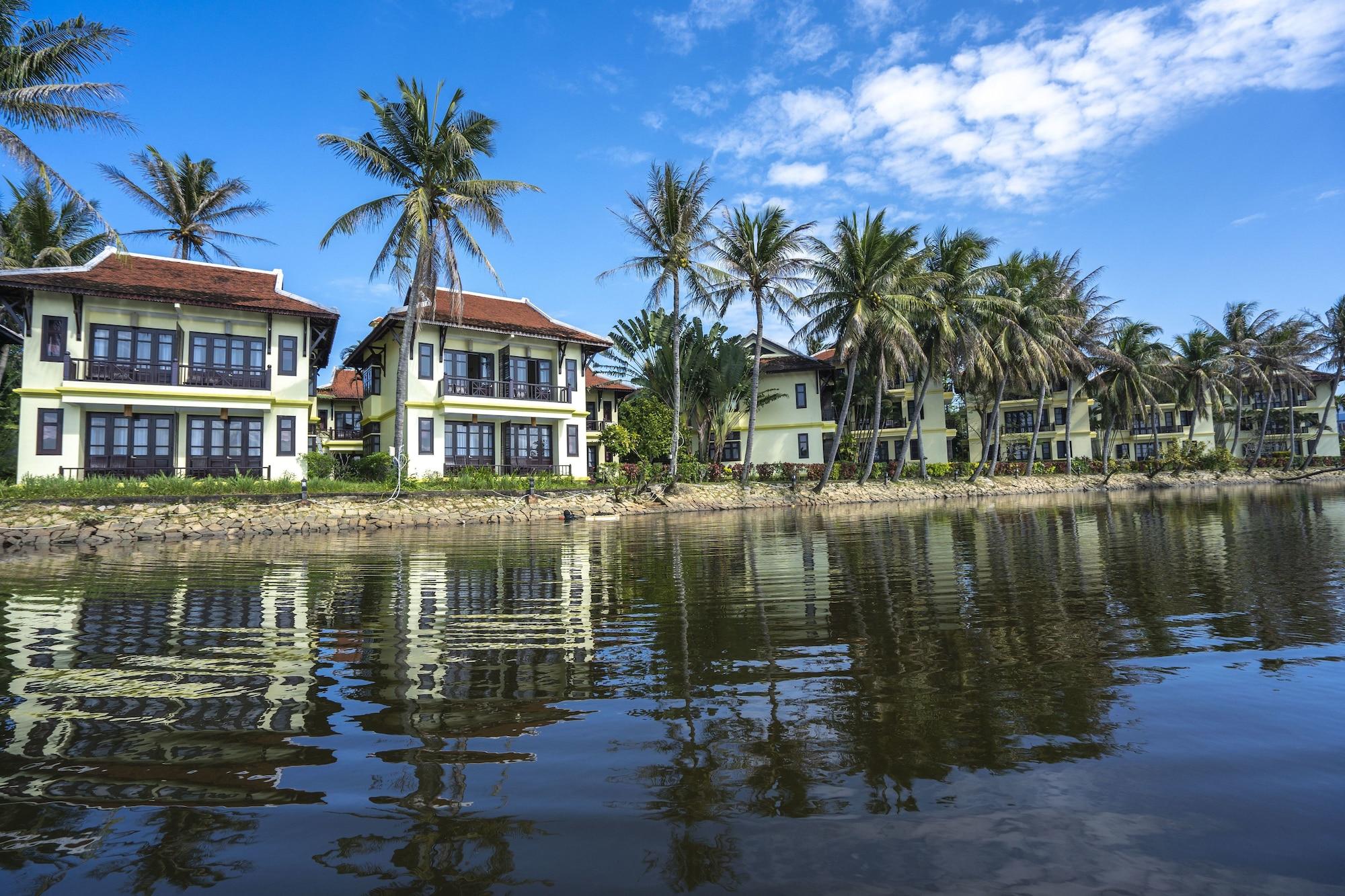 Riverside & Khu nghỉ mát 4*