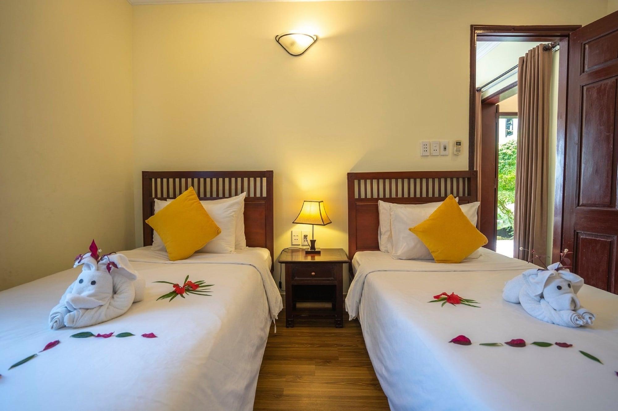 Riverside & Khu nghỉ mát 4*