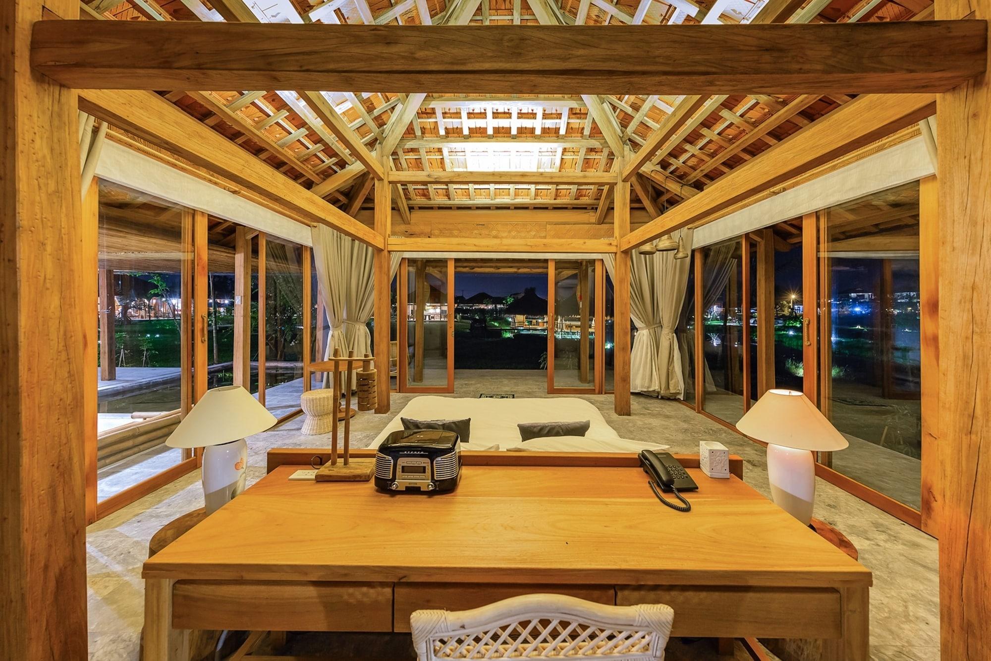 Khách sạn Allamanda Estate 4*