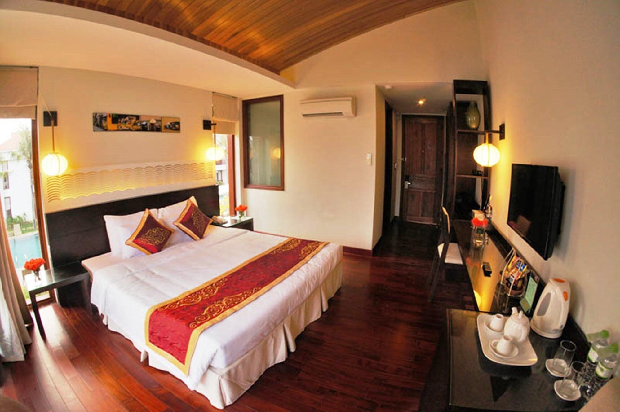 Emerald Riverside Resort