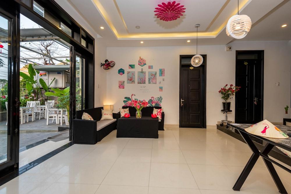 Villa Flamingo - Big With Balcony - Close To Old Town 200m & Temple Bridge - Large Outside Pool For Sun Bathing