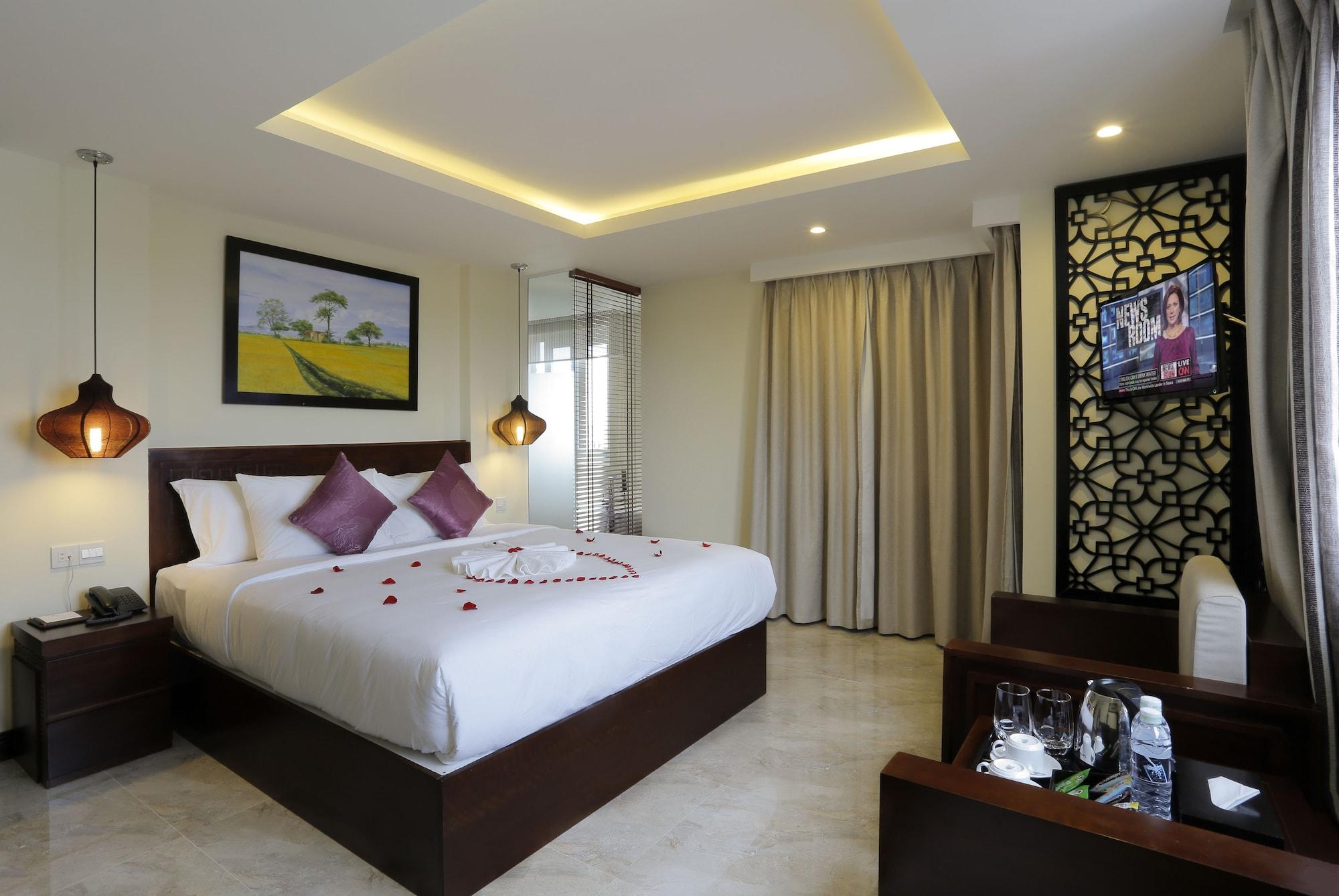 Hotel River 4*