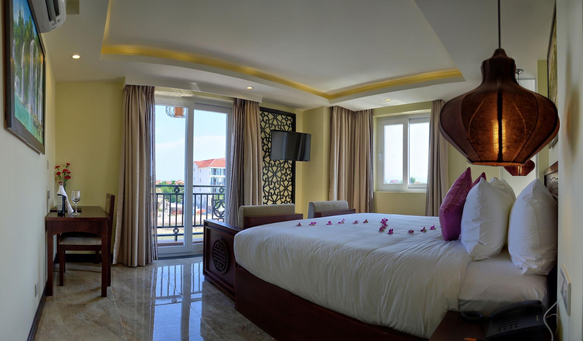 River Hotel 4*