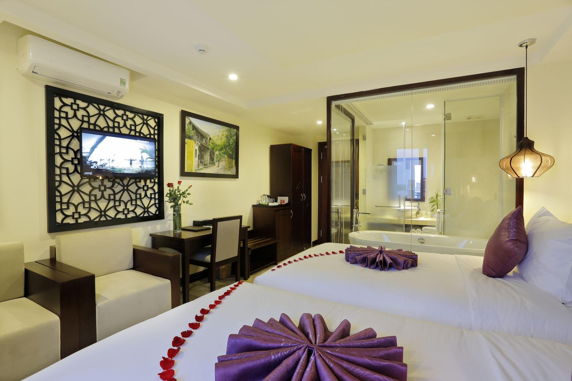 River Hotel
