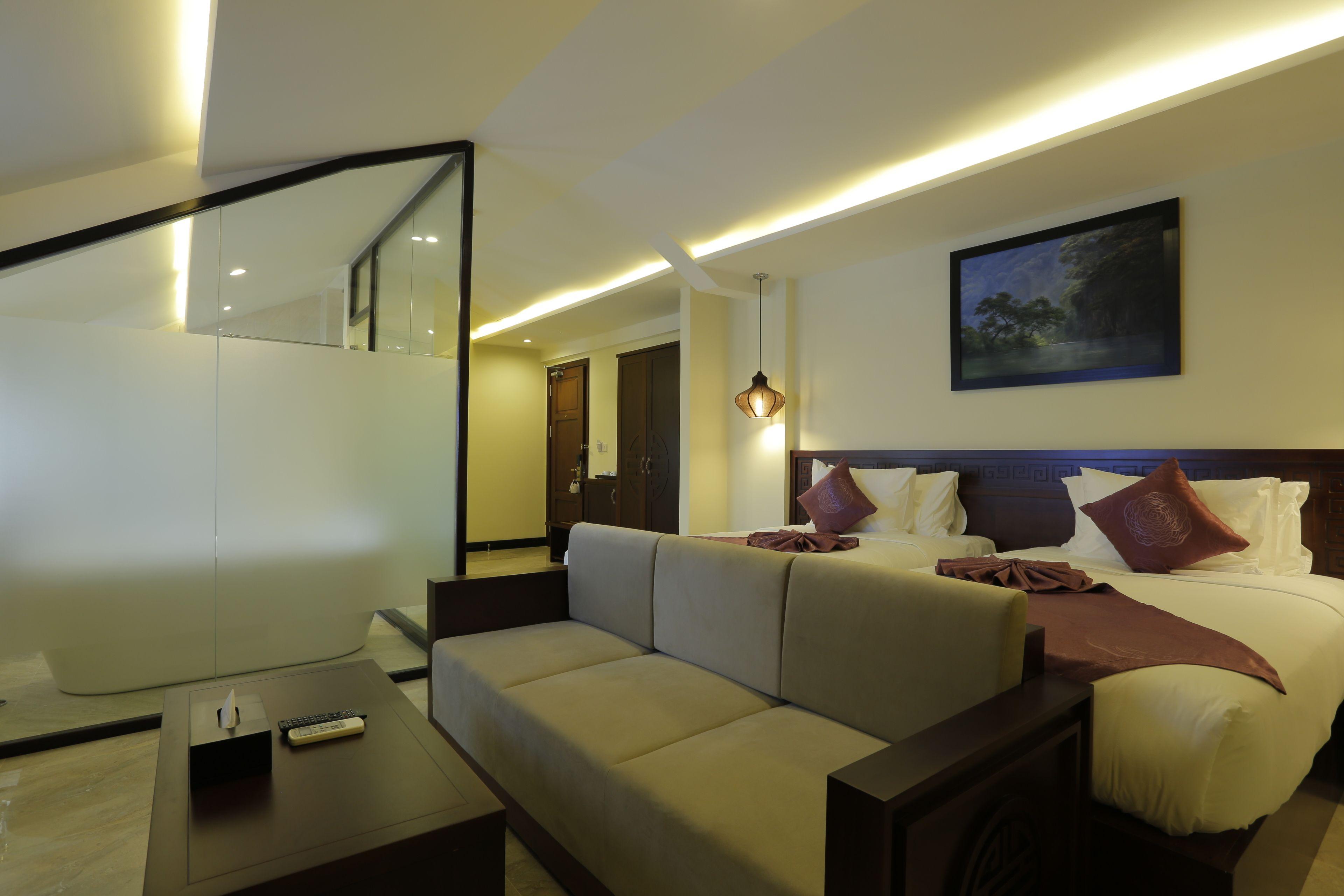 River Hotel