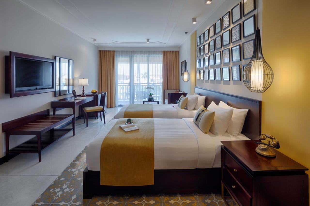 Hotel Allegro . A Little Luxury & 5*