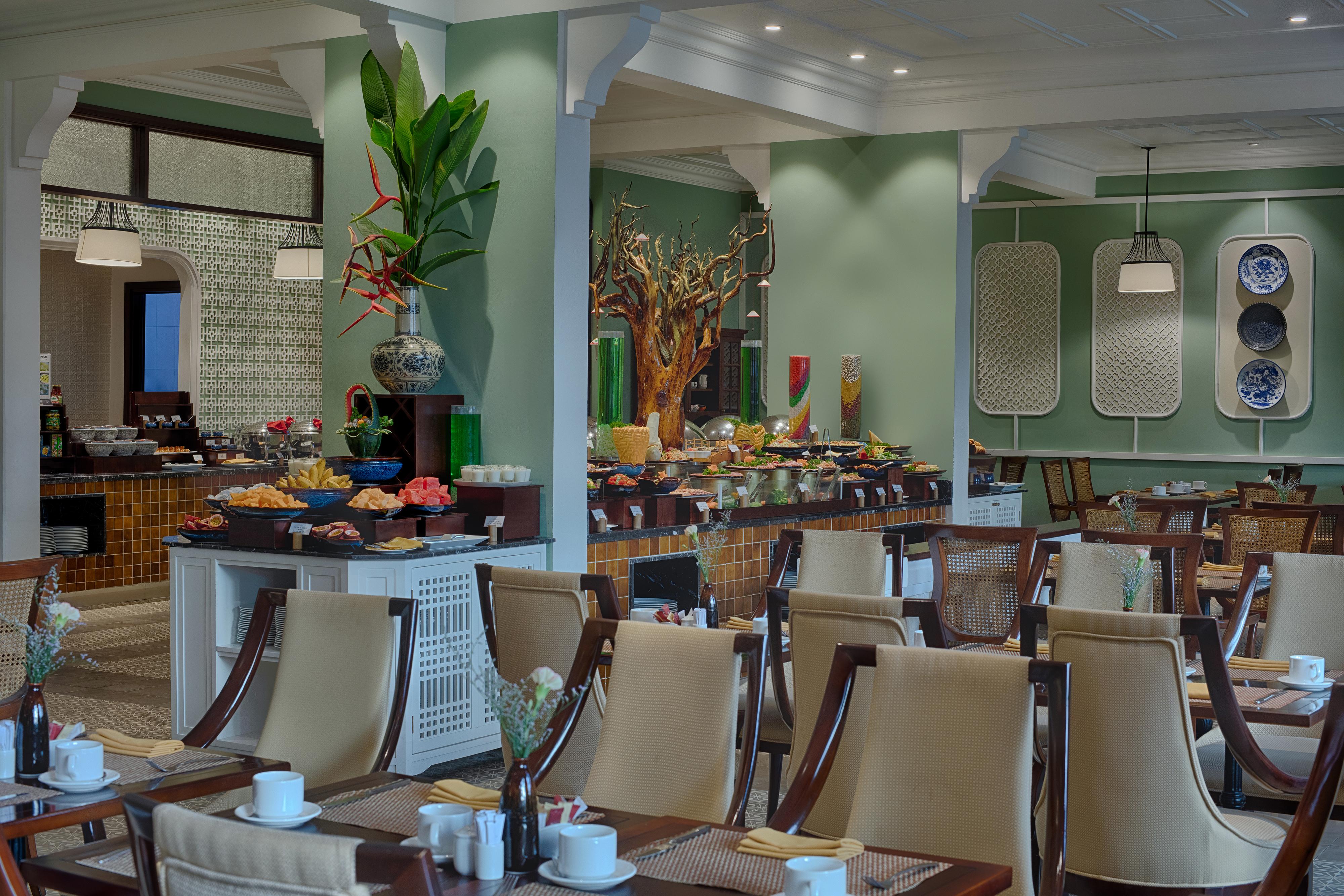 Hotel Allegro . A Little Luxury &