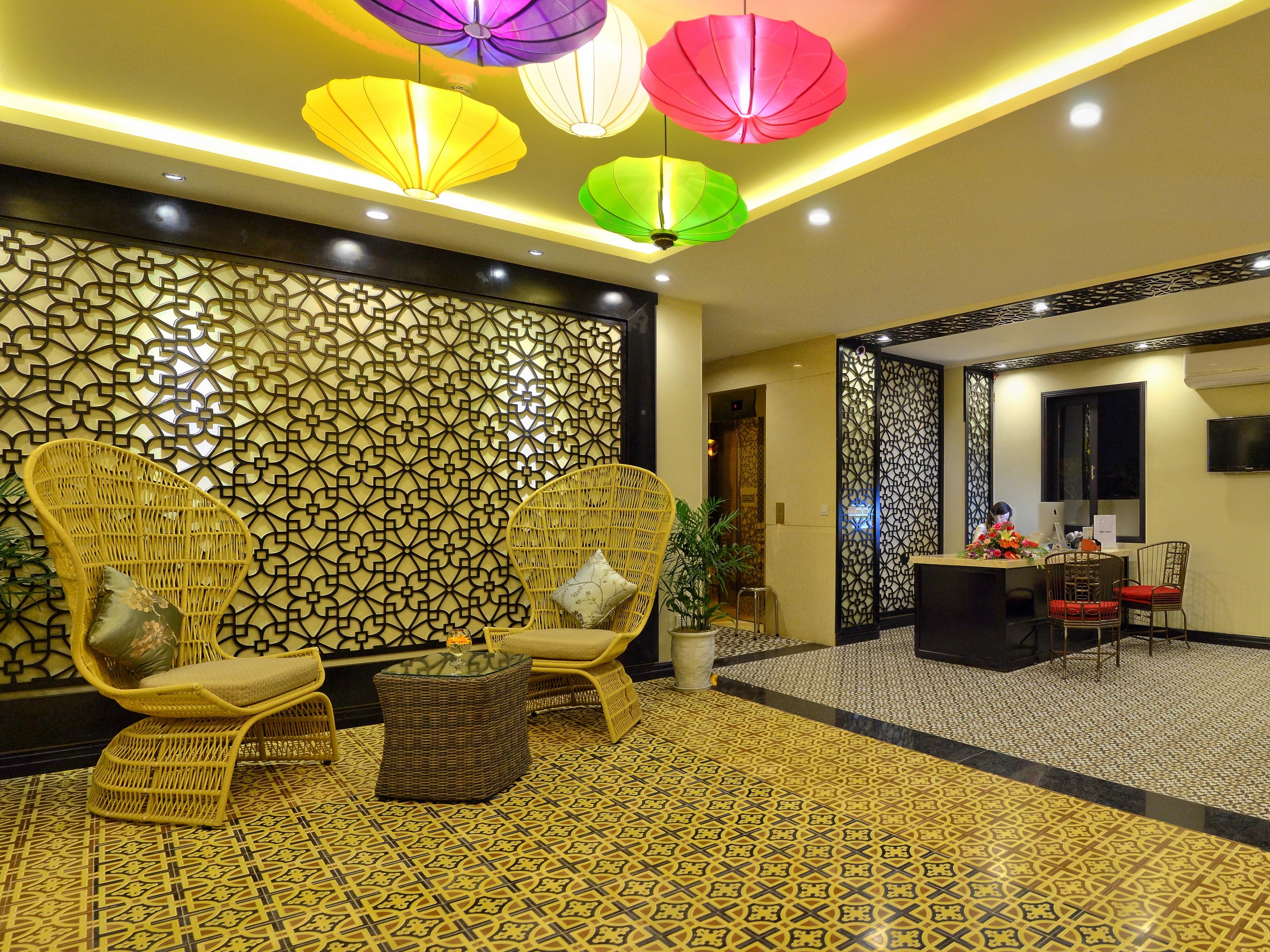 Hotel River 4*