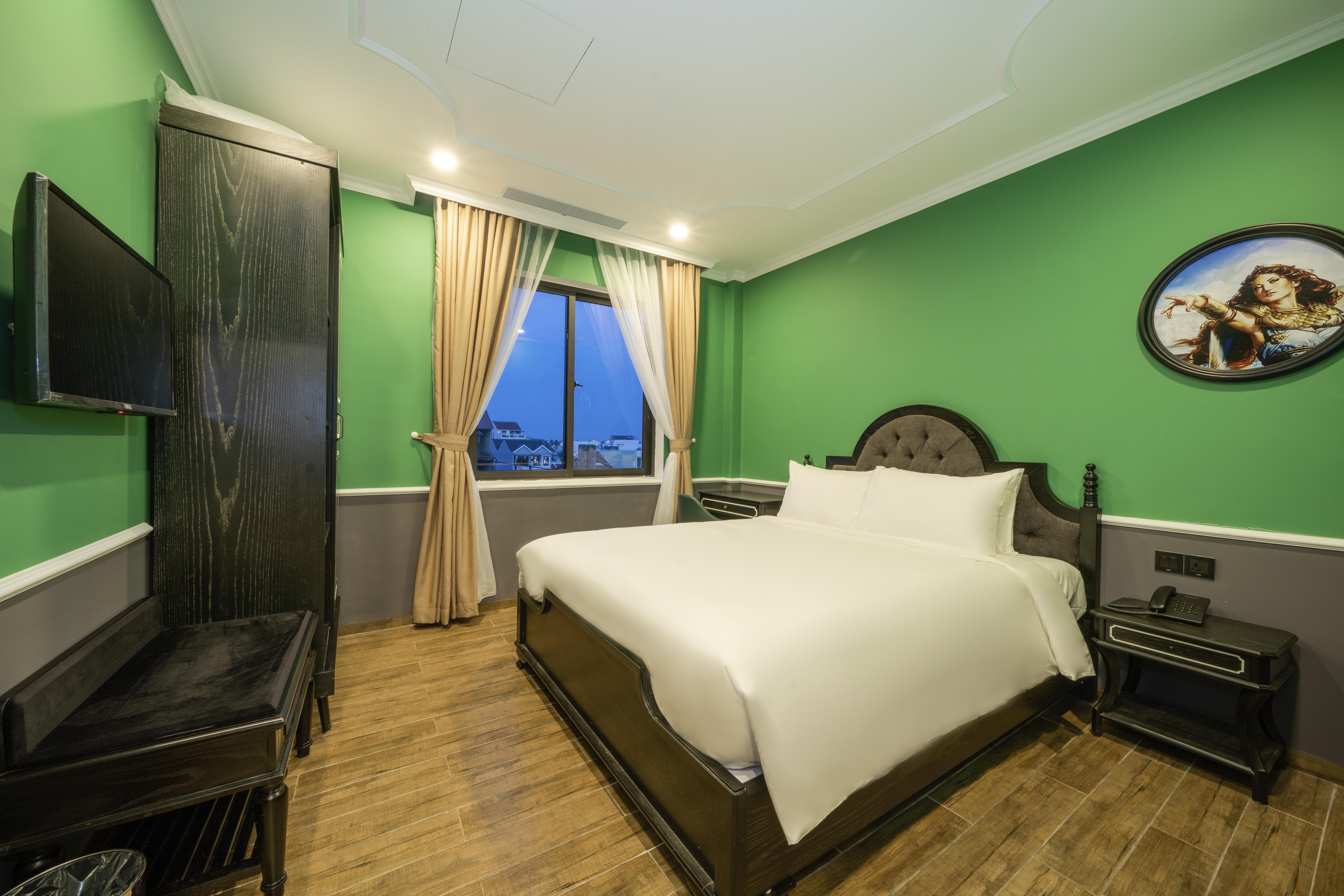 Athenia Boutique & 4*