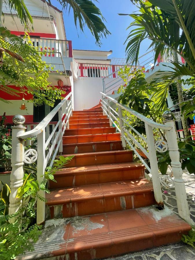 Red House - 2*