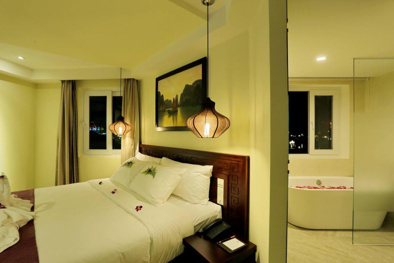 River Hotel 4*