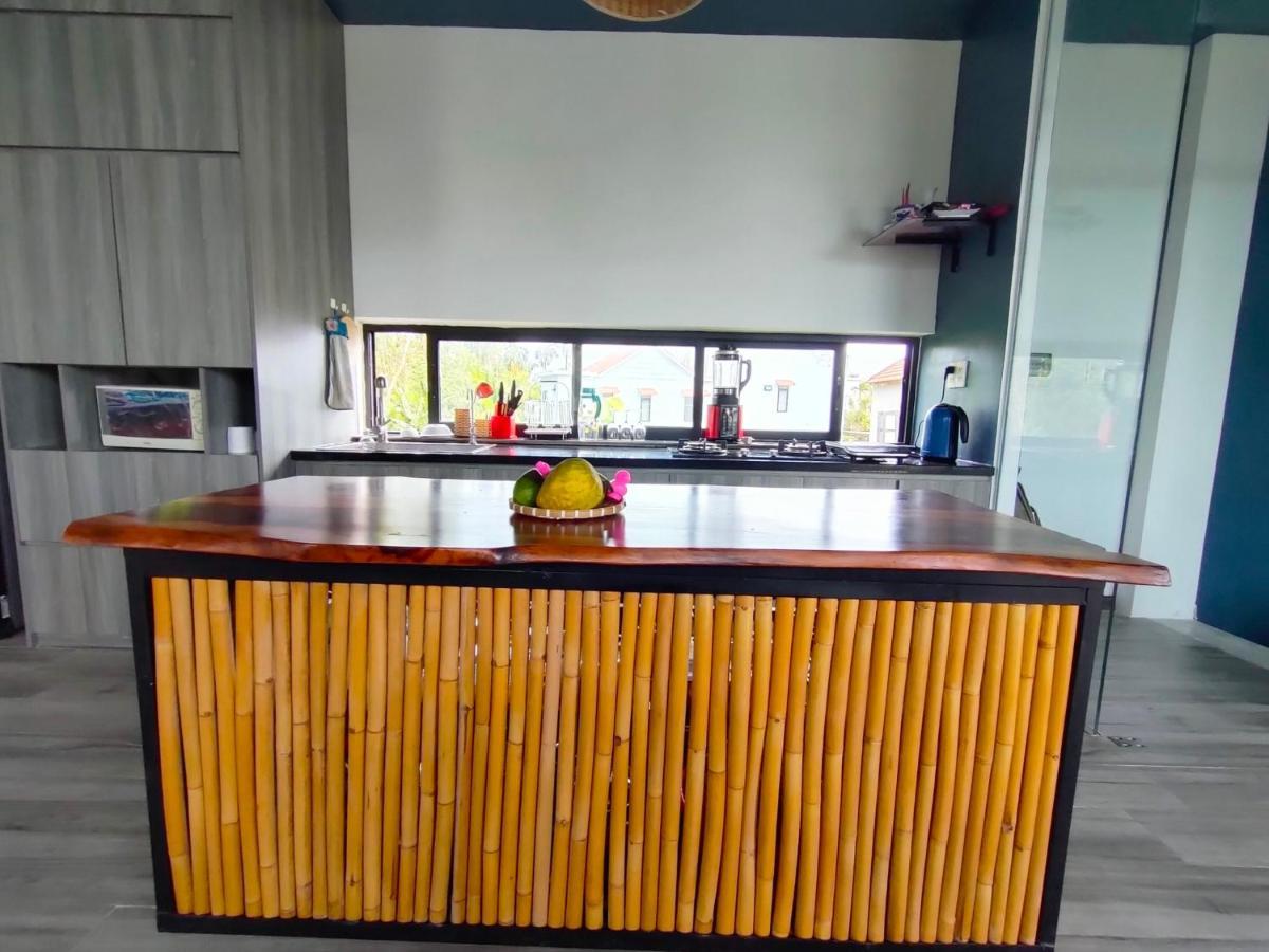 Hotel Nha Bong 2*