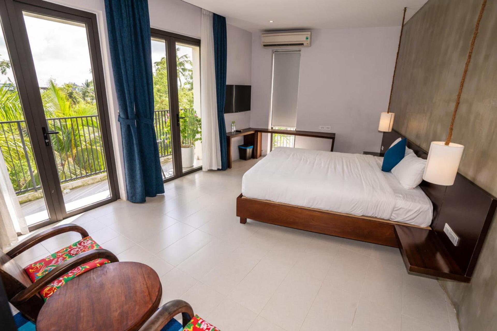 Mad Monkey Hostel