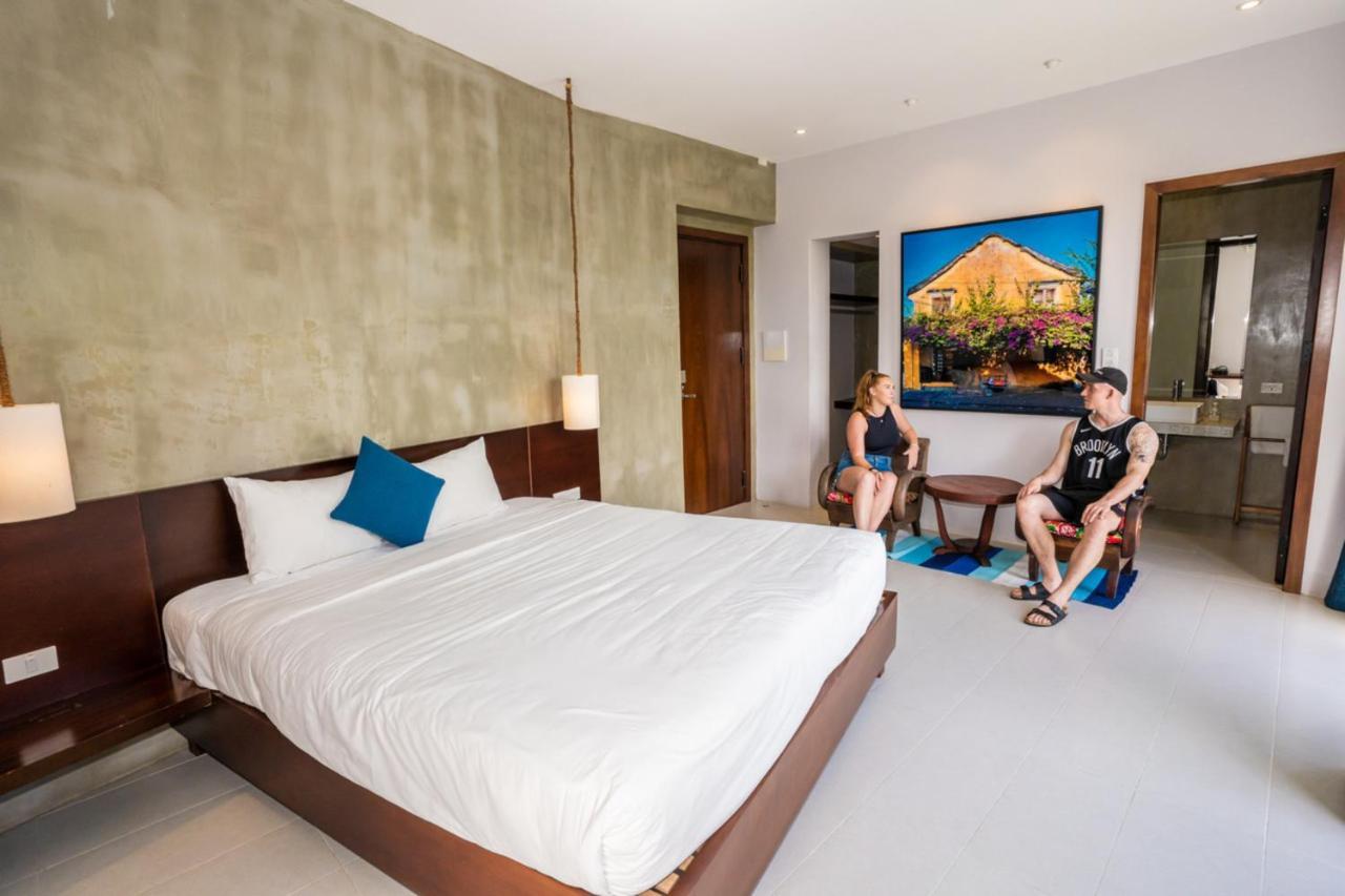Mad Monkey Hostel