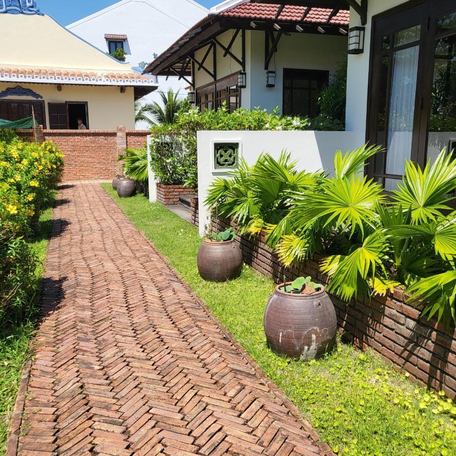 Riverside Bamboo Hotel