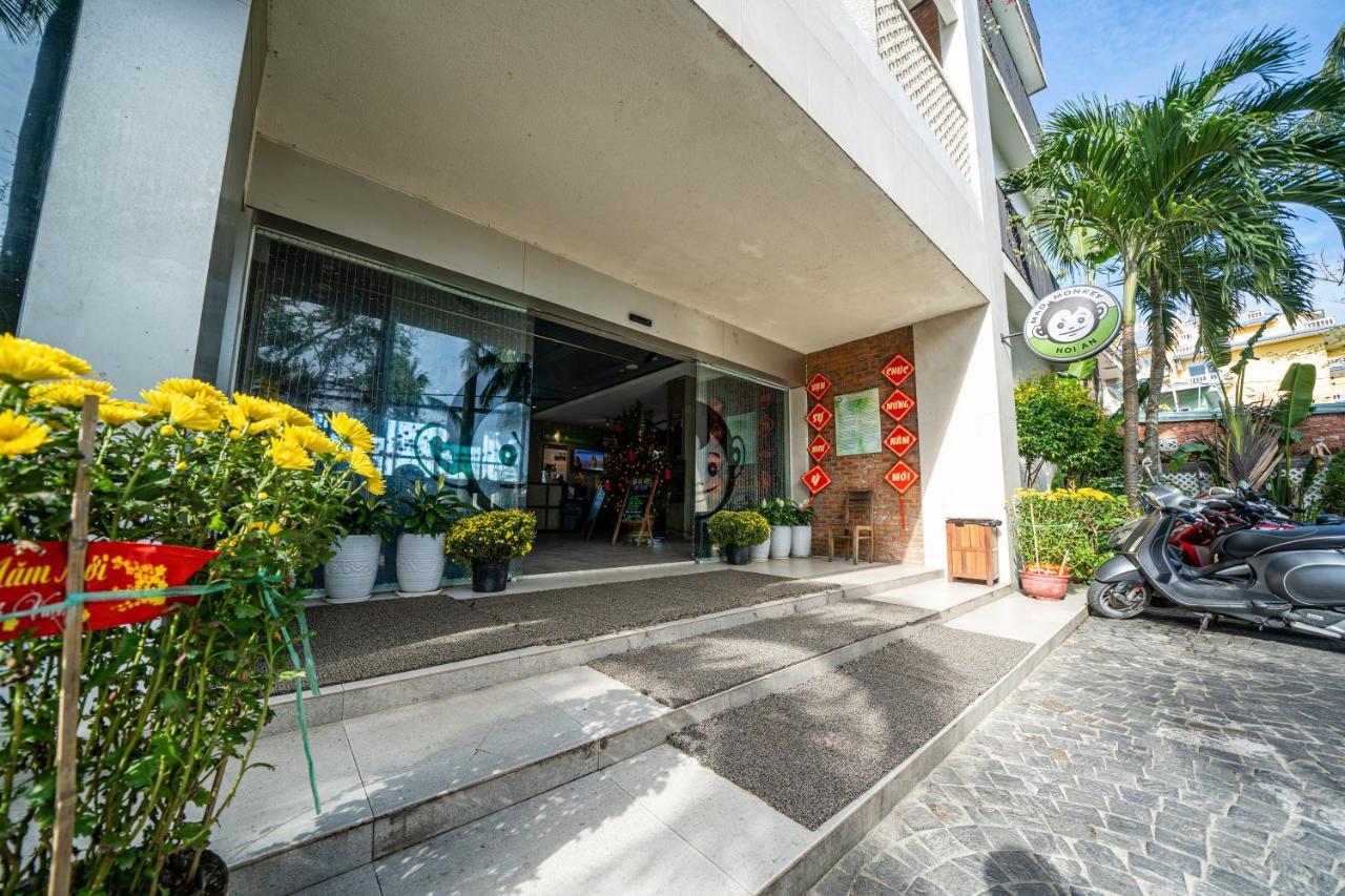 Mad Monkey Hostel *