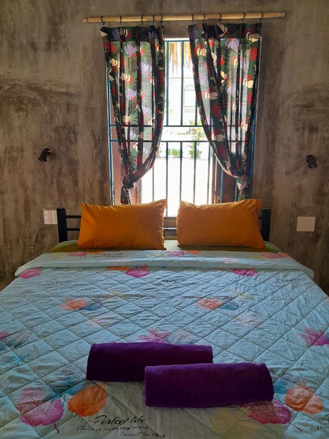 The Beachside & Bar Bed & Breakfast *