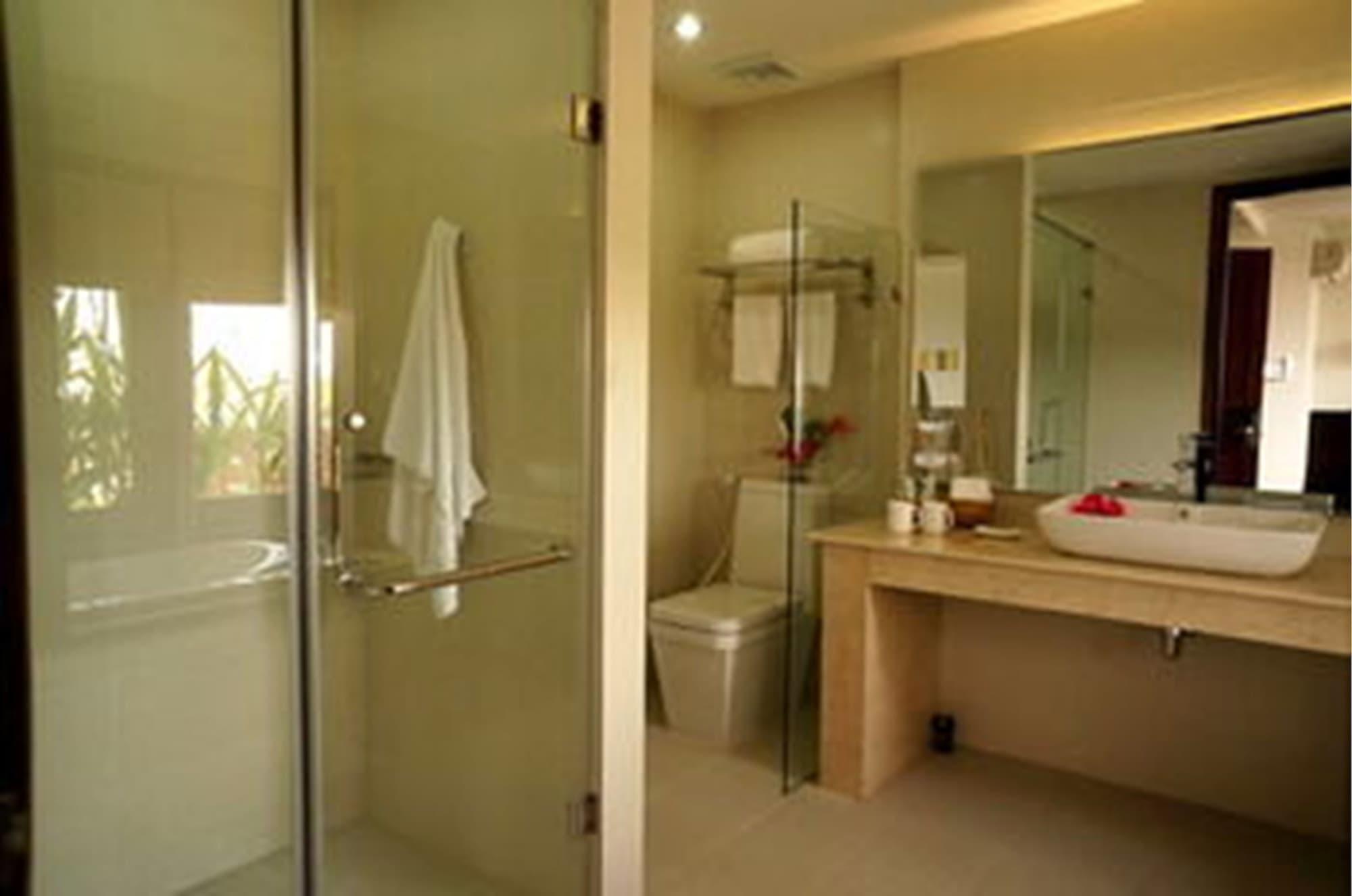 Emerald Riverside Resort 4*