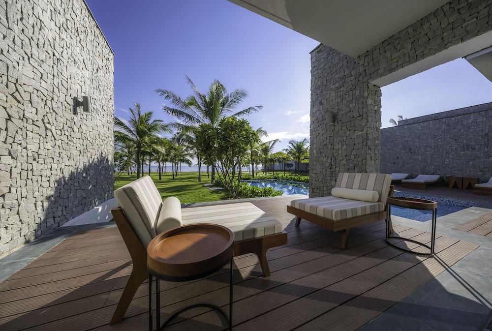 Renaissance & Resort