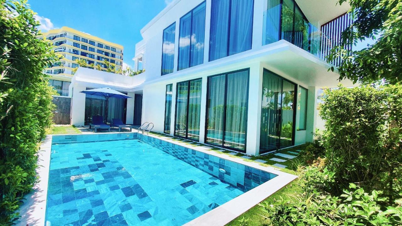 Wyndham Royal Beachfront Villa *