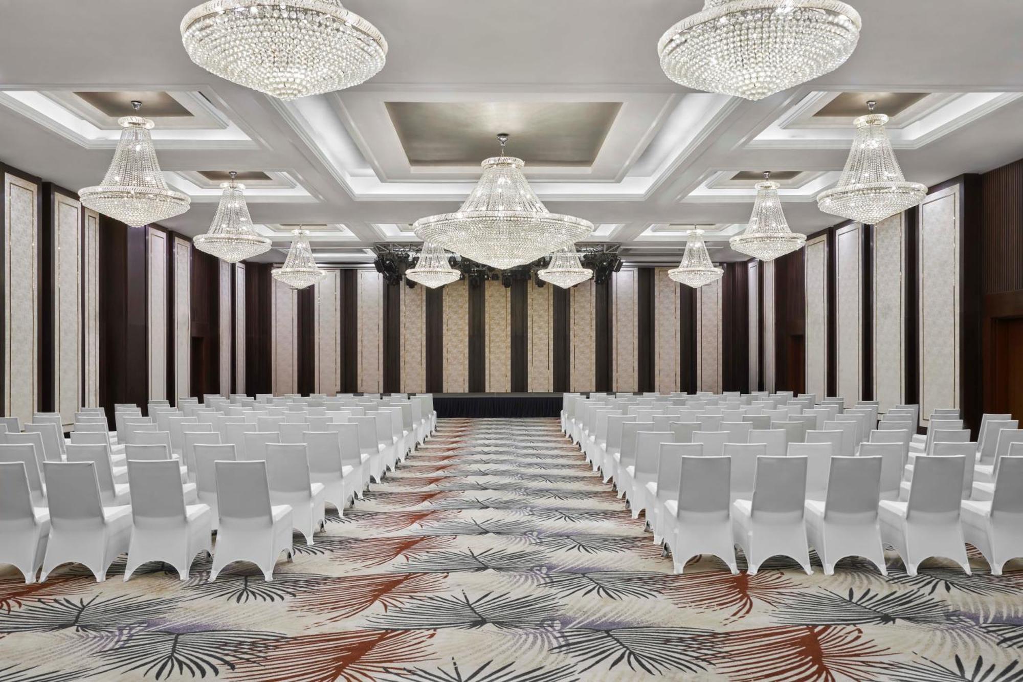 Resort Renaissance &