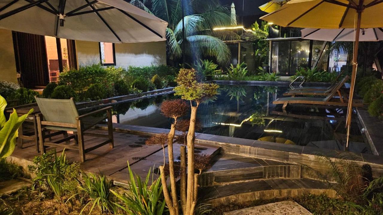Phoenix Pool Hotel *