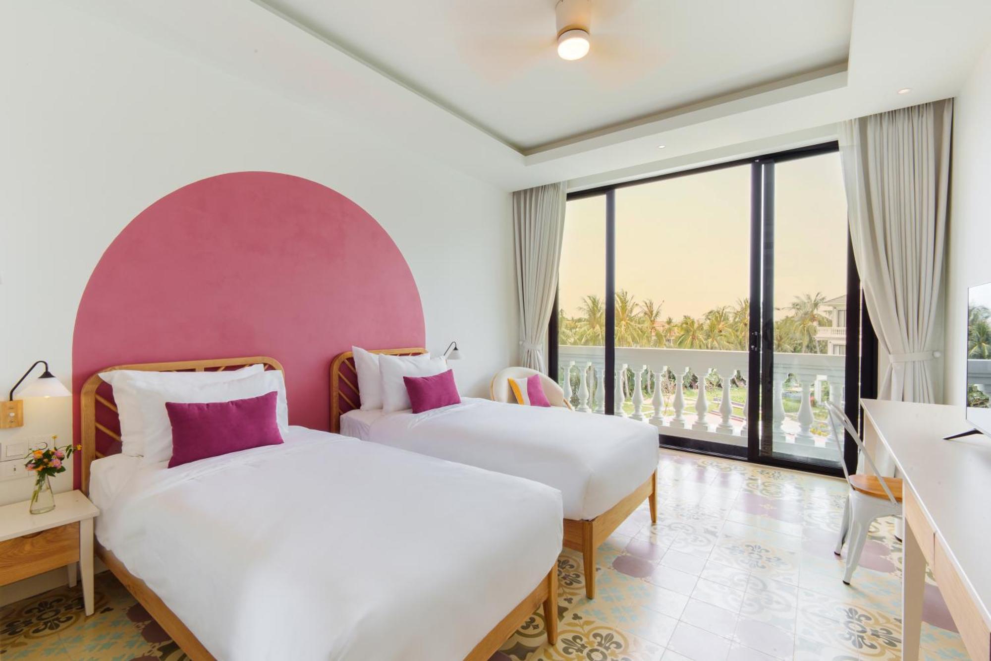 Moodhoian Riverside &