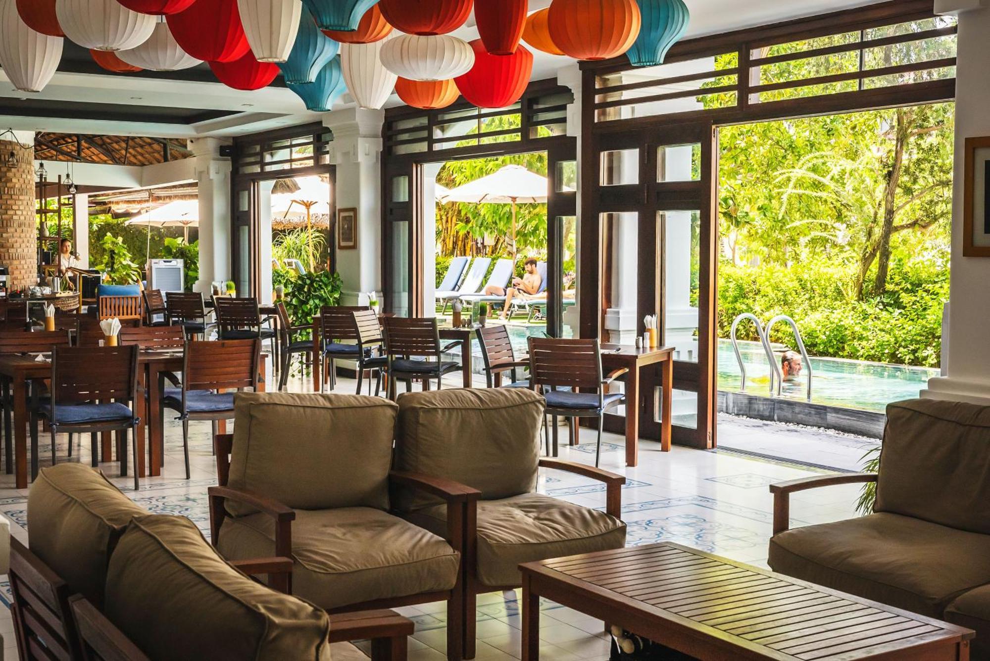 Hành Trình Khách sạn 4*