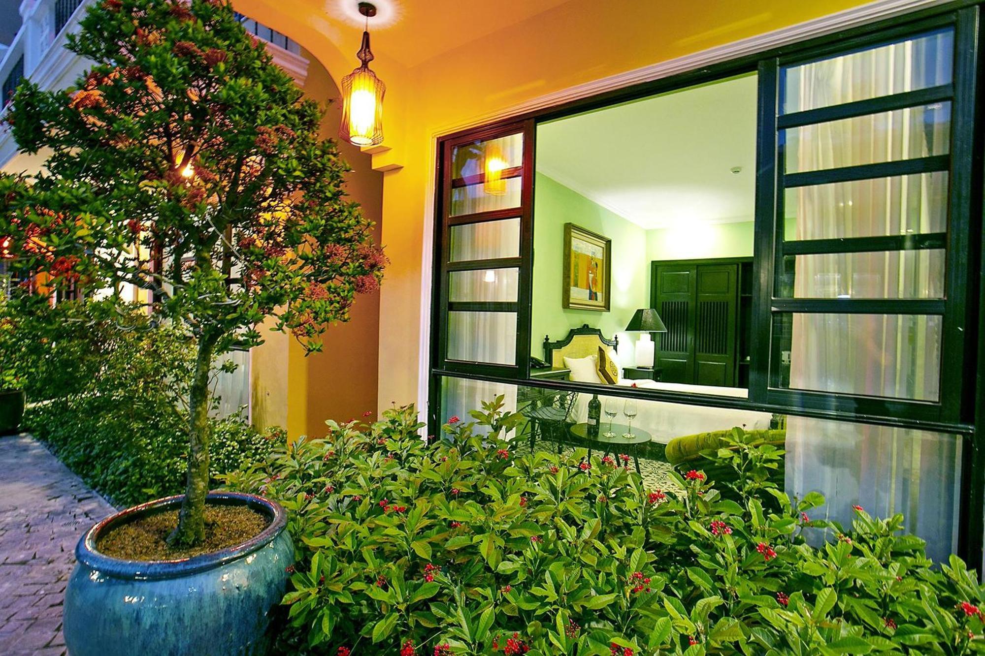 Town Hotel