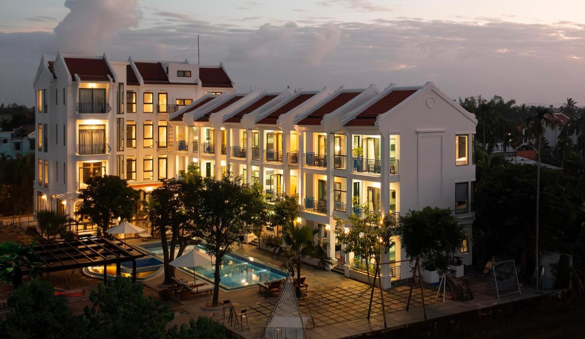 Serene Nature & Hotel