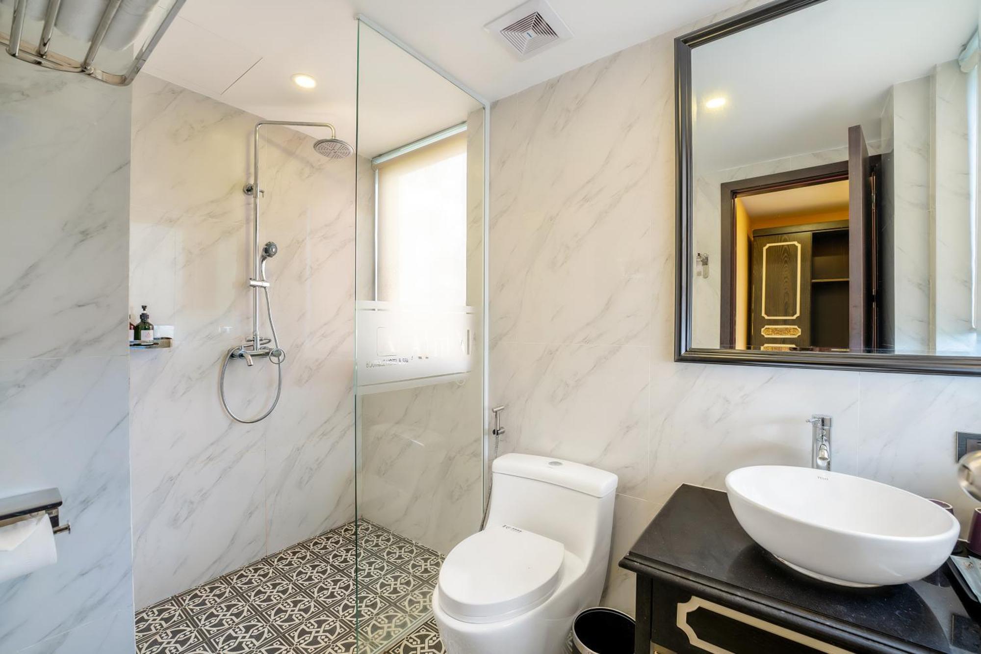 Athenia Boutique & 4*